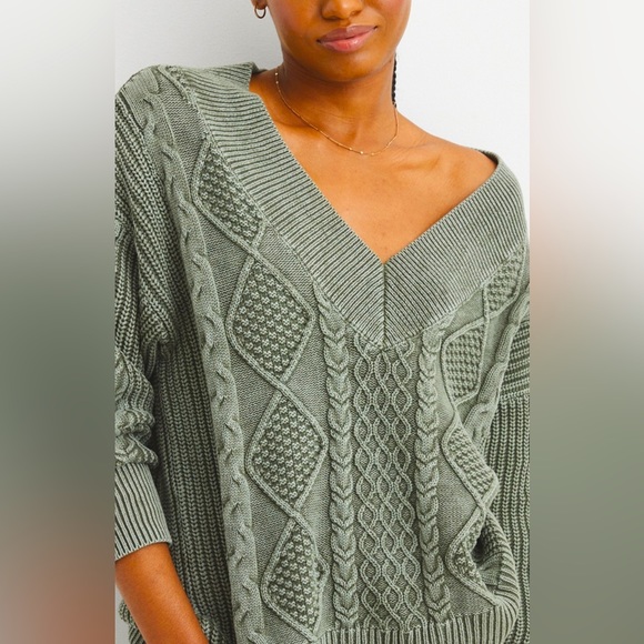 aerie Sweaters - AERIE Pullover V-Neck Cable Knit Sweater